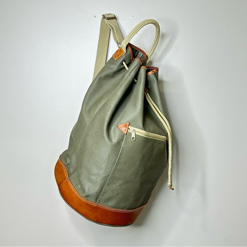 Like New GH BASS & CO canvas sling bag. Men’s or Women’s outdoor, camping